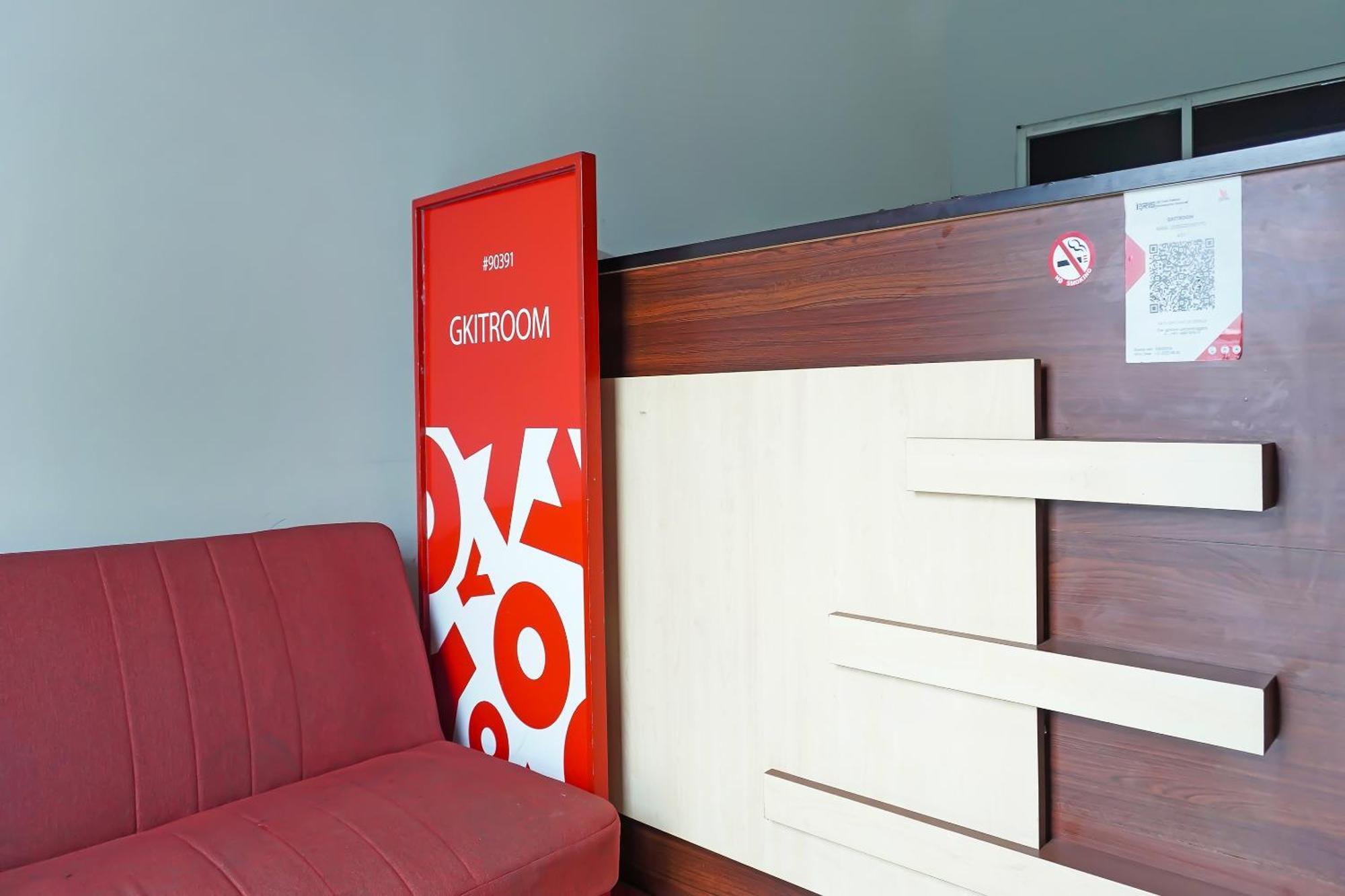 Oyo 90391 Gkitroom Karawang Exterior foto